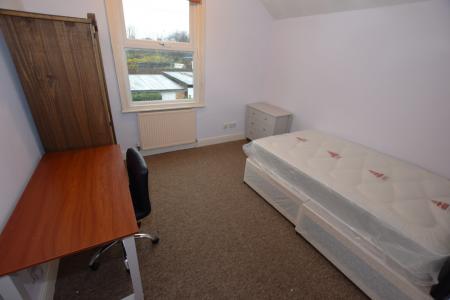 4 bedroom Terraced House to let in Kingsthorpe Grove, Kingsthorpe, Northampton, NN2