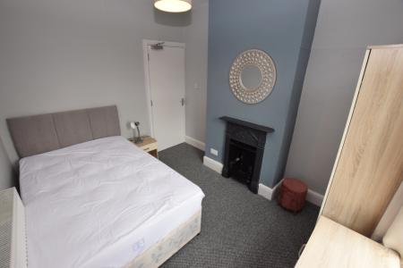 6 bedroom Terraced House to let in Adams Avenue, Abington, Northampton, NN1