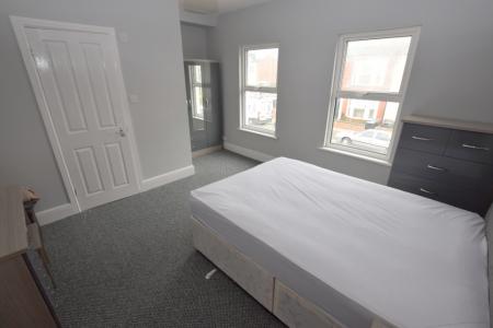 6 bedroom Terraced House to let in Adams Avenue, Abington, Northampton, NN1