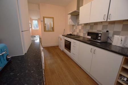5 bedroom Terraced House to let in Victoria Road, Northampton, NN1