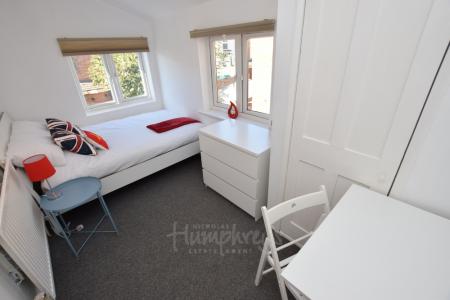 5 bedroom Terraced House to let in Queens Road, Abington, Northampton, NN1