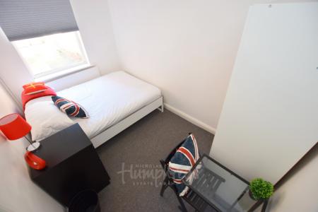 5 bedroom Terraced House to let in Queens Road, Abington, Northampton, NN1