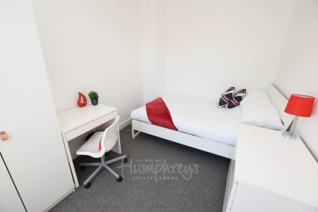 5 bedroom Terraced House to let in Queens Road, Abington, Northampton, NN1