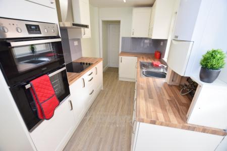 5 bedroom Terraced House to let in Queens Road, Abington, Northampton, NN1