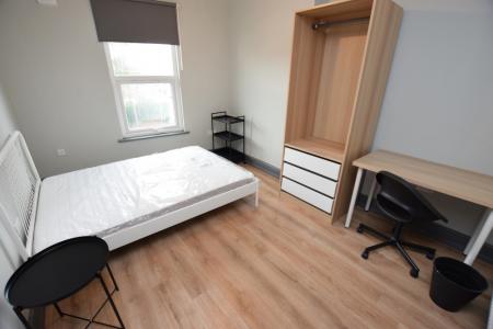 6 bedroom Terraced House to let in Victoria Promenade, Northampton, NN1