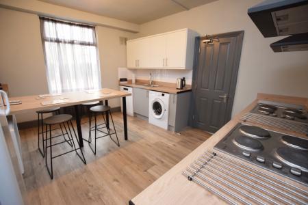 6 bedroom Terraced House to let in Victoria Promenade, Northampton, NN1