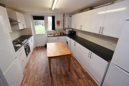 5 bedroom Semi-detached house to let in Friars Avenue, Far Cotton, Northampton, NN4