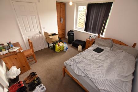 5 bedroom Semi-detached house to let in Friars Avenue, Far Cotton, Northampton, NN4