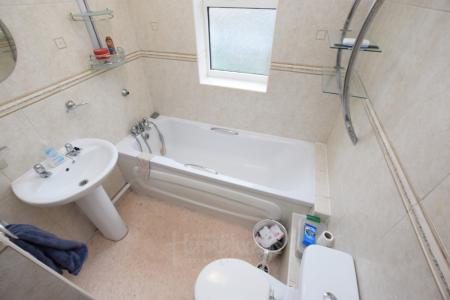 1 bedroom House share to let in Penrhyn Road, Far Cotton, Northampton, NN4