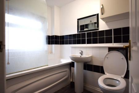 3 bedroom Terraced House to let in Shedfield Way, East Hunsbury, Northampton, NN4