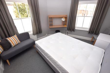 6 bedroom Terraced House for sale in Burns Street, Abington, Northampton, NN1