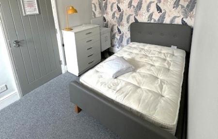 6 bedroom Terraced House for sale in Burns Street, Abington, Northampton, NN1