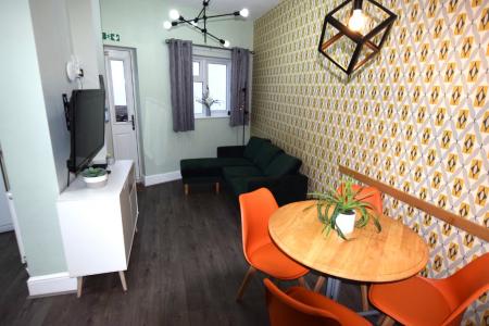 6 bedroom Terraced House for sale in Burns Street, Abington, Northampton, NN1