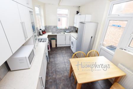 5 bedroom Terraced House to let in Beaconsfield Terrace, Northampton, NN1