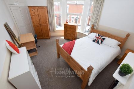 2 bedroom Flat to let in Monks Park Road, Abington, Northampton, NN1