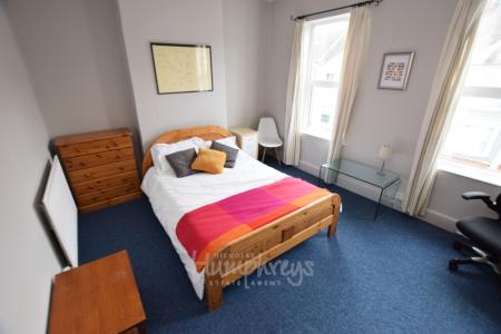 5 bedroom Terraced House to let in Lutterworth Road, Abington, Northampton, NN1