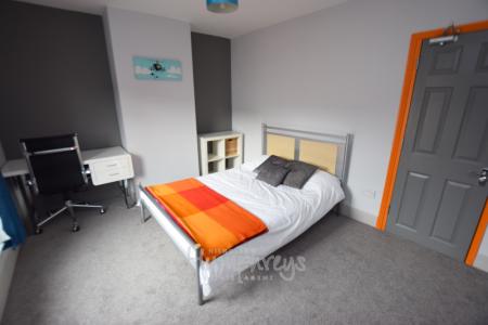 4 bedroom Terraced House to let in Northcote Street, Semilong, Northampton, NN2