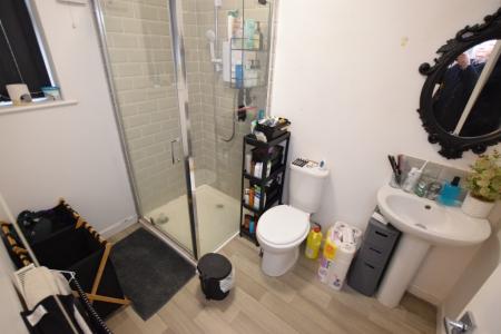 1 bedroom Apartment to let in Queen Eleanor Road, Far Cotton, Northampton, NN4