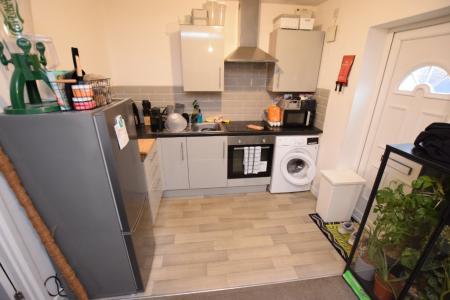 1 bedroom Apartment to let in Queen Eleanor Road, Far Cotton, Northampton, NN4