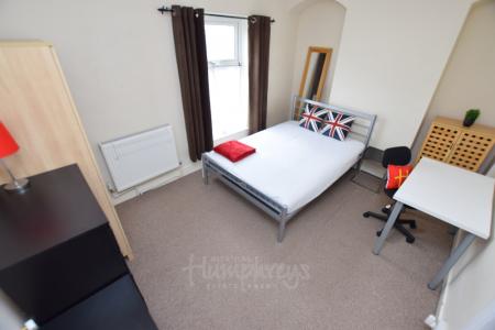 4 bedroom Terraced House to let in Oakley Street, Northampton, NN1