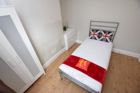 4 bedroom Terraced House to let in Oakley Street, Northampton, NN1