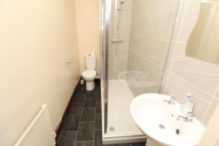6 bedroom Terraced House for sale in Derby Road, Lenton, Nottingham, NG7