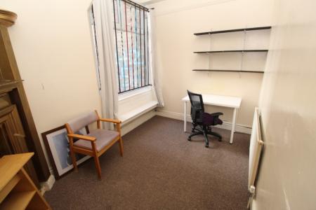 6 bedroom Terraced House for sale in Derby Road, Lenton, Nottingham, NG7
