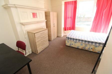 6 bedroom Terraced House for sale in Derby Road, Lenton, Nottingham, NG7