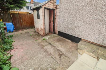 2 bedroom Terraced House for sale in Lord Street, Mansfield, NG18