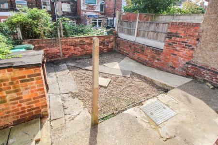 2 bedroom Semi-detached house for sale in Thoresby Street, Mansfield, NG18