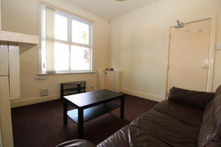 1 bedroom Terraced House to let in (1 BED) Beeston Road, Dunkirk, Nottingham, NG7