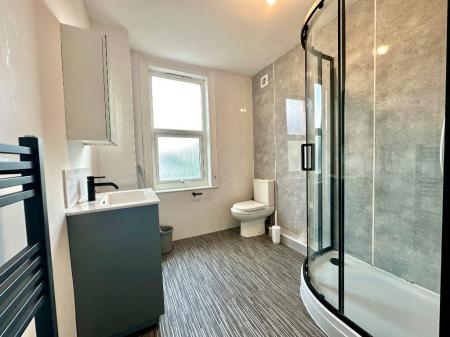 1 bedroom Terraced House to let in (1 Room) Glentworth Road, Nottingham, NG7