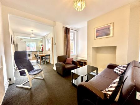 1 bedroom Terraced House to let in (1 Room) Glentworth Road, Nottingham, NG7