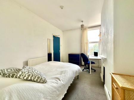 1 bedroom Terraced House to let in (1 Room) Glentworth Road, Nottingham, NG7
