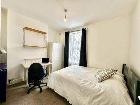 1 bedroom Terraced House to let in (1 Room) Glentworth Road, Nottingham, NG7