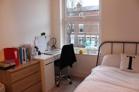 5 bedroom Detached house to let in Beeston Road, Dunkirk, Nottingham, NG7