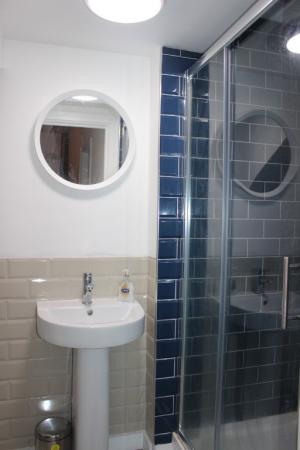 5 bedroom Detached house to let in Beeston Road, Dunkirk, Nottingham, NG7