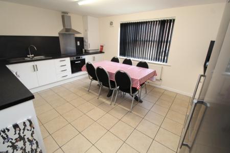 4 bedroom Terraced House to let in Denison Court, Radford, Nottingham, NG7