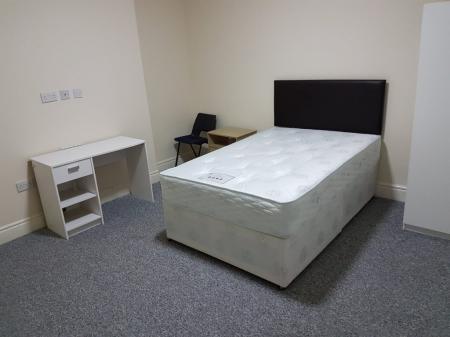 4 bedroom Town house to let in Radford Road, Radford, Nottingham, NG7