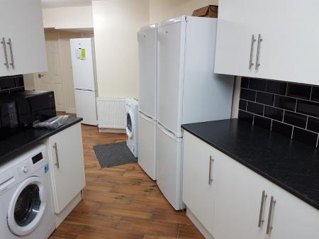 4 bedroom Town house to let in Radford Road, Radford, Nottingham, NG7