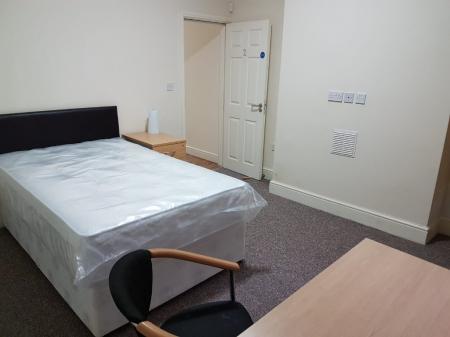 4 bedroom Town house to let in Radford Road, Radford, Nottingham, NG7