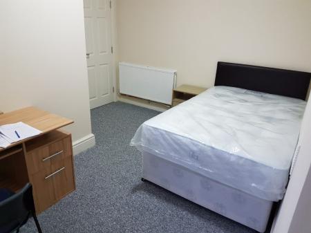 4 bedroom Town house to let in Radford Road, Radford, Nottingham, NG7
