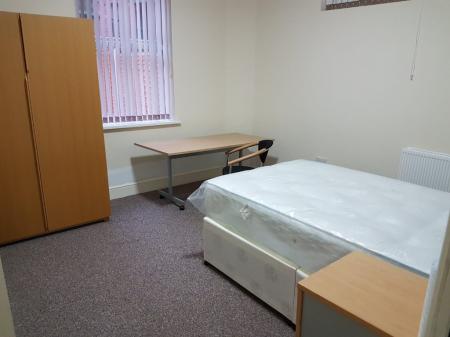 4 bedroom Town house to let in Radford Road, Radford, Nottingham, NG7