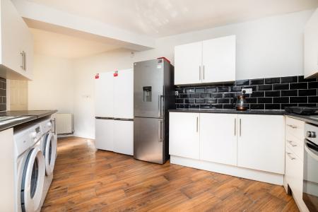 5 bedroom Town house to let in Radford Road, Radford, Nottingham, NG7