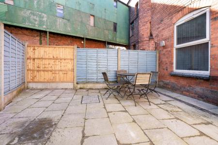 5 bedroom Town house to let in Radford Road, Radford, Nottingham, NG7