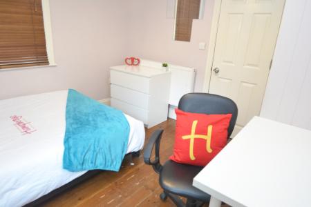 8 bedroom Detached house to let in Derby Grove, Lenton, Nottingham, NG7