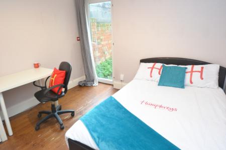 8 bedroom Detached house to let in Derby Grove, Lenton, Nottingham, NG7
