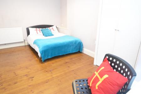 8 bedroom Detached house to let in Derby Grove, Lenton, Nottingham, NG7