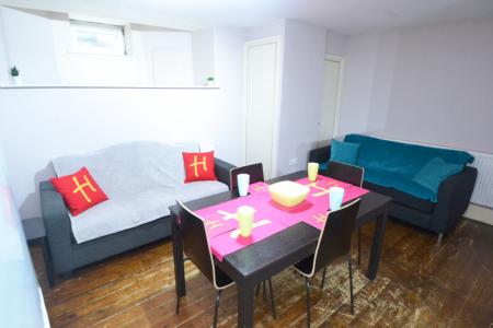 8 bedroom Detached house to let in Derby Grove, Lenton, Nottingham, NG7