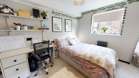 8 bedroom Flat to let in North Sherwood Street, Arboretum, Nottingham, NG1